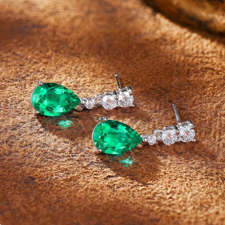 Teardrop-shaped emerald green earrings