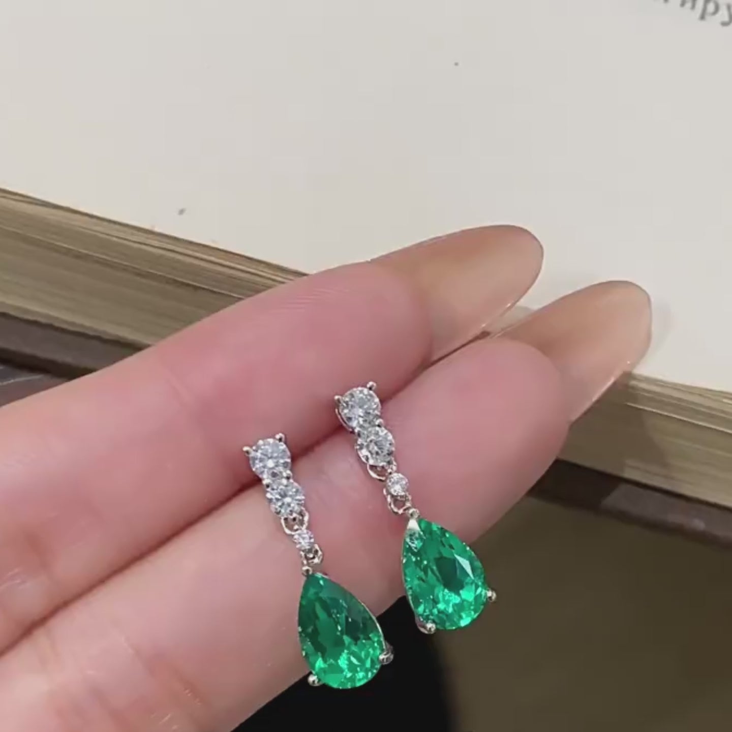 Teardrop-shaped emerald green earrings