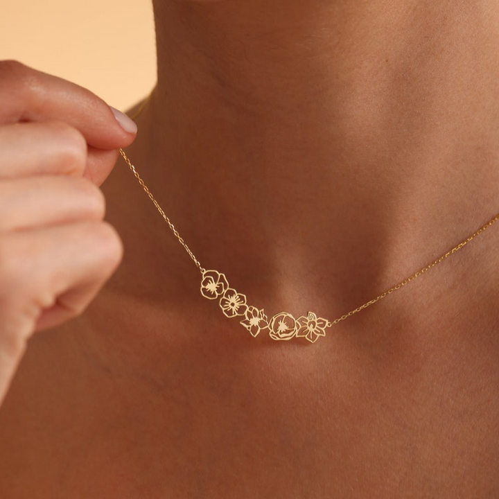 Lovecriana Dainty Birth Flower Necklace,Birth flower Family Gift
